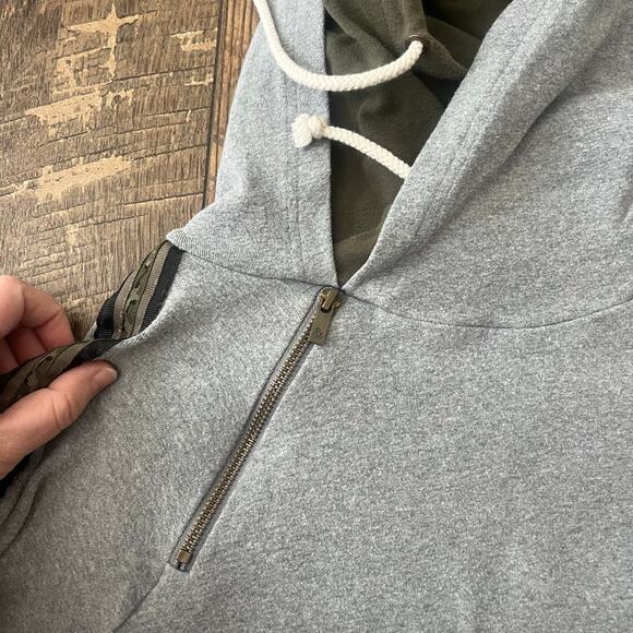Ampersand Ave Doublehood It's a Must Gray Camo Stripe Hoodie Women's Sz Large - Picture 4 of 6
